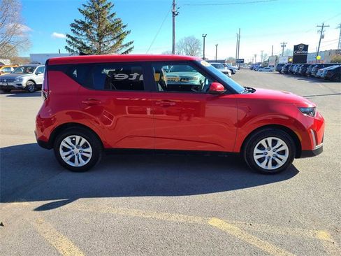 Used 2023 Kia Soul LX image 6