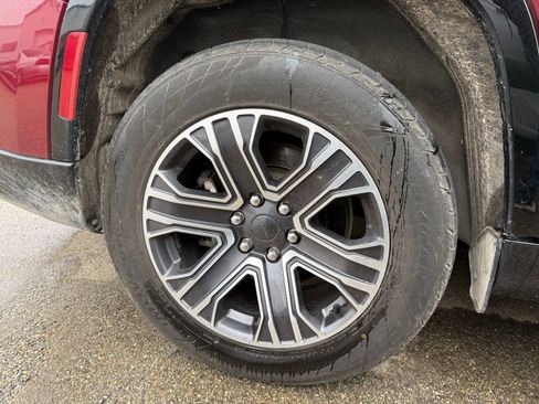 Used 2024 Jeep Wagoneer L Series II w/ Flexible Seating Group image 9