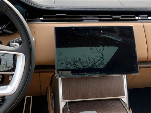 New 2026 Land Rover Range Rover Long Wheelbase SE image 6