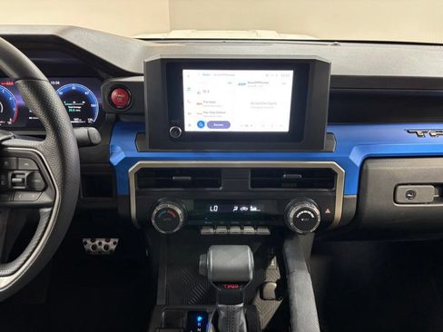Used 2025 Toyota Tacoma TRD Sport AWD/4WD image 15