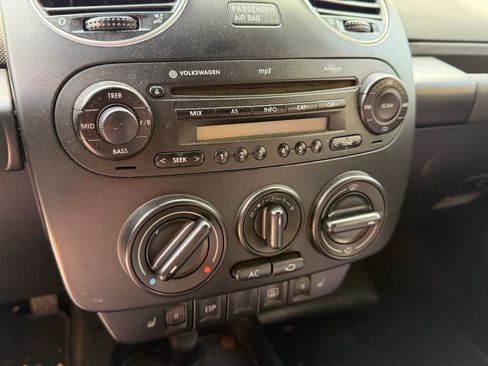 Used 2010 Volkswagen Beetle Convertible FWD image 12