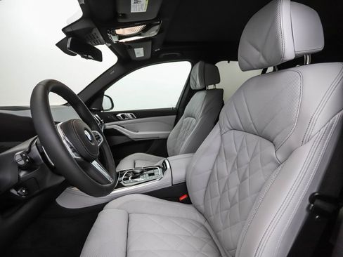 New 2026 BMW X5 xDrive40i w/ M Sport Package AWD/4WD image 11