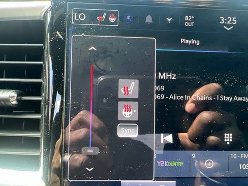 Used 2025 Chrysler Pacifica Select FWD image 35