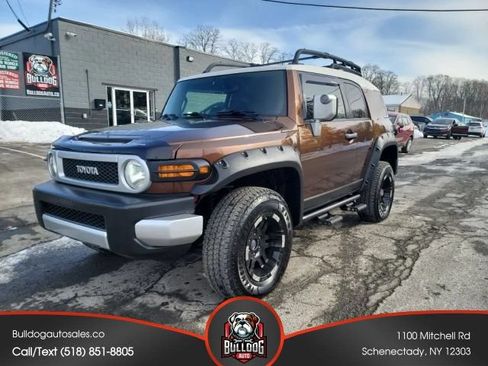Used 2014 Toyota FJ Cruiser 4WD w/ Convenience Package image 1