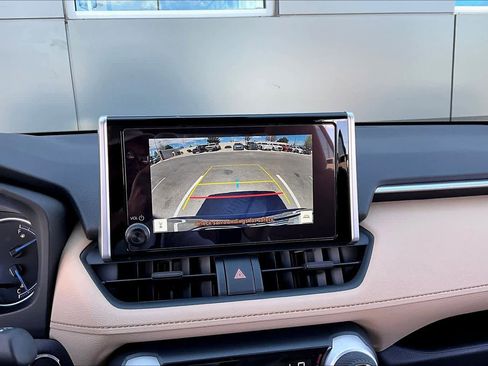 Used 2025 Toyota RAV4 XLE image 27