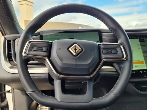 Used 2023 Rivian R1T Adventure image 31