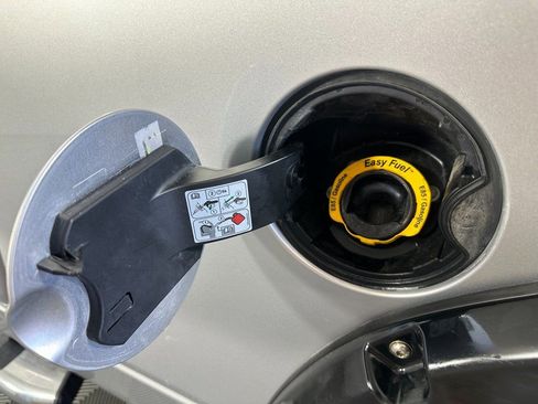 Used 2012 Ford F150 XLT w/ XLT Chrome Pkg image 5