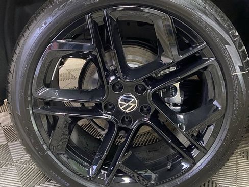 New 2026 Volkswagen Tiguan SE R-Line image 9