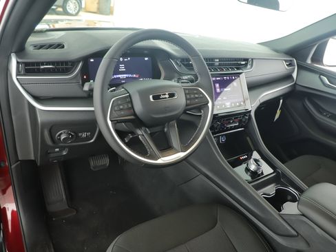 New 2025 Jeep Grand Cherokee Laredo w/ Luxury Tech Group I image 13