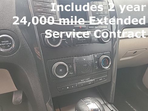 Used 2019 Ford Explorer XLT image 27