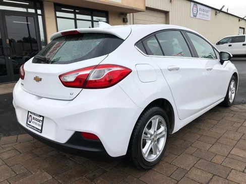 Used 2018 Chevrolet Cruze LT FWD image 2