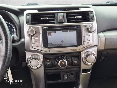Used 2018 Toyota 4Runner SR5 AWD/4WD image 10