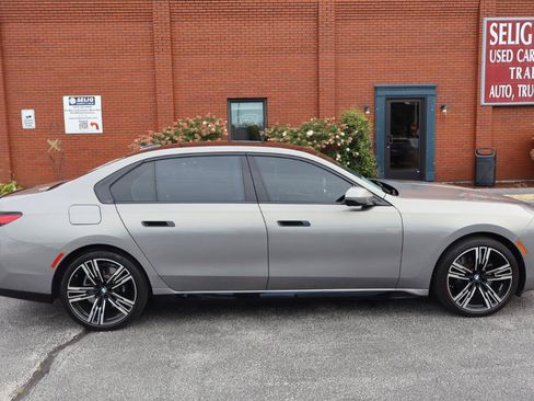 Used 2024 BMW 740i RWD image 8