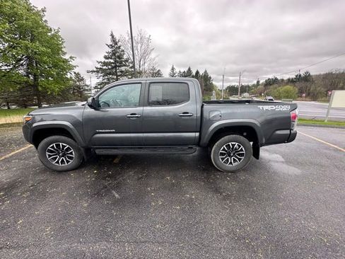 Used 2022 Toyota Tacoma TRD Sport AWD/4WD image 6