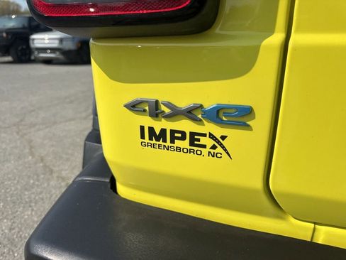 Used 2023 Jeep Wrangler Unlimited w/ Sun & Screen Package image 32