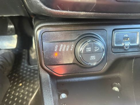 Used 2019 Jeep Renegade Trailhawk w/ LED Lighting Group AWD/4WD image 27