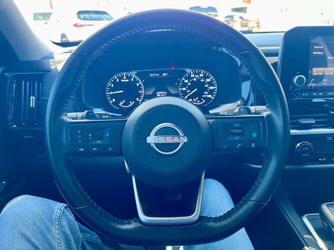 Used 2022 Nissan Pathfinder SV image 14