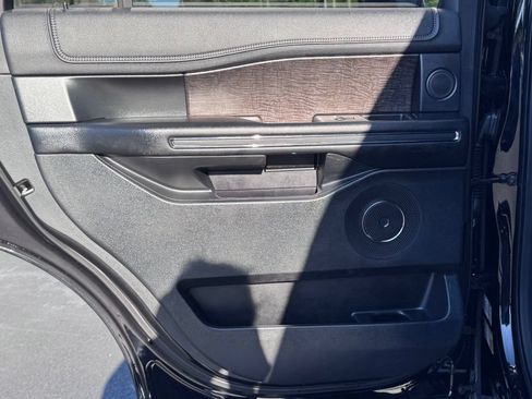 Used 2019 Ford Expedition Limited w/ Equipment Group 302A AWD/4WD image 32