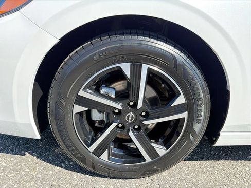 Used 2025 Nissan Sentra SV FWD image 10