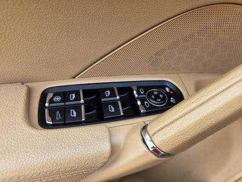 Used 2013 Porsche Cayenne image 18