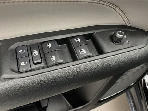 Used 2022 Jeep Compass Limited image 9