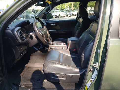Used 2021 Toyota Tacoma TRD Off-Road w/ TRD Premium Off Road Package AWD/4WD image 20