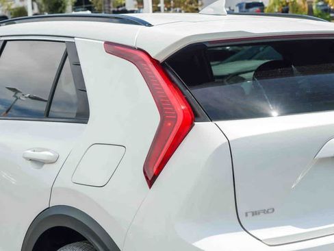 Certified 2023 Kia Niro EX FWD image 7