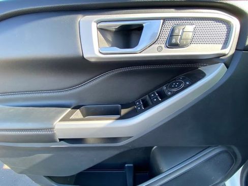 Used 2022 Ford Explorer Limited w/ Equipment Group 301A image 18