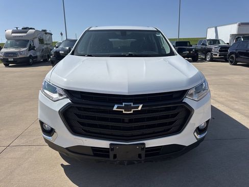 Used 2019 Chevrolet Traverse LT w/ LPO, Blackout Package AWD/4WD image 2