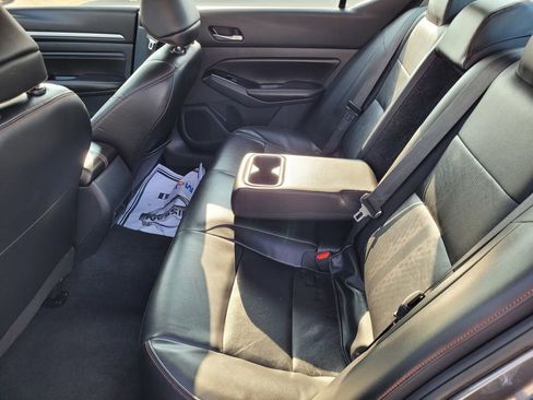 Used 2023 Nissan Altima 2.5 SR w/ SR Premium Package image 9