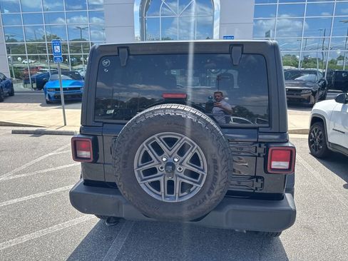 Used 2025 Jeep Wrangler Unlimited Sport AWD/4WD image 8