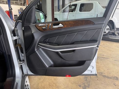 Used 2013 Mercedes-Benz GL 450 4MATIC w/ Premium 1 Pkg image 24
