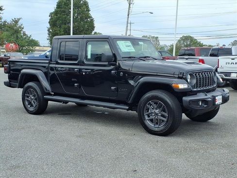 New 2025 Jeep Gladiator Sport image 2