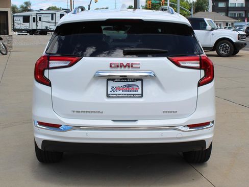 Used 2024 GMC Terrain Denali w/ Denali Premium Package AWD/4WD image 9