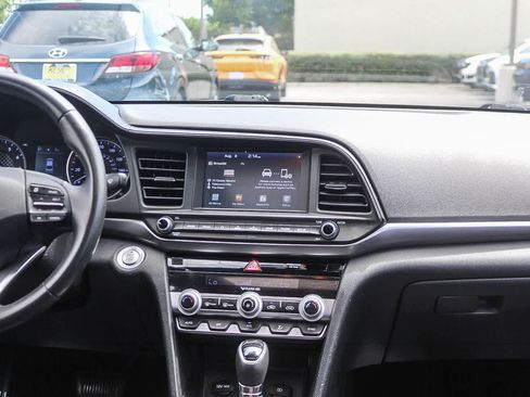 Used 2020 Hyundai Elantra Value Edition w/ Cargo Package (C1) FWD image 17