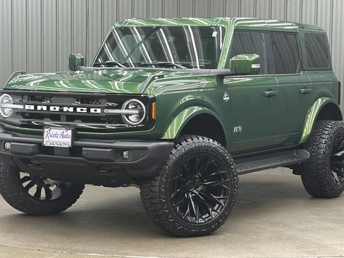 Used 2025 Ford Bronco Outer Banks AWD/4WD image 1
