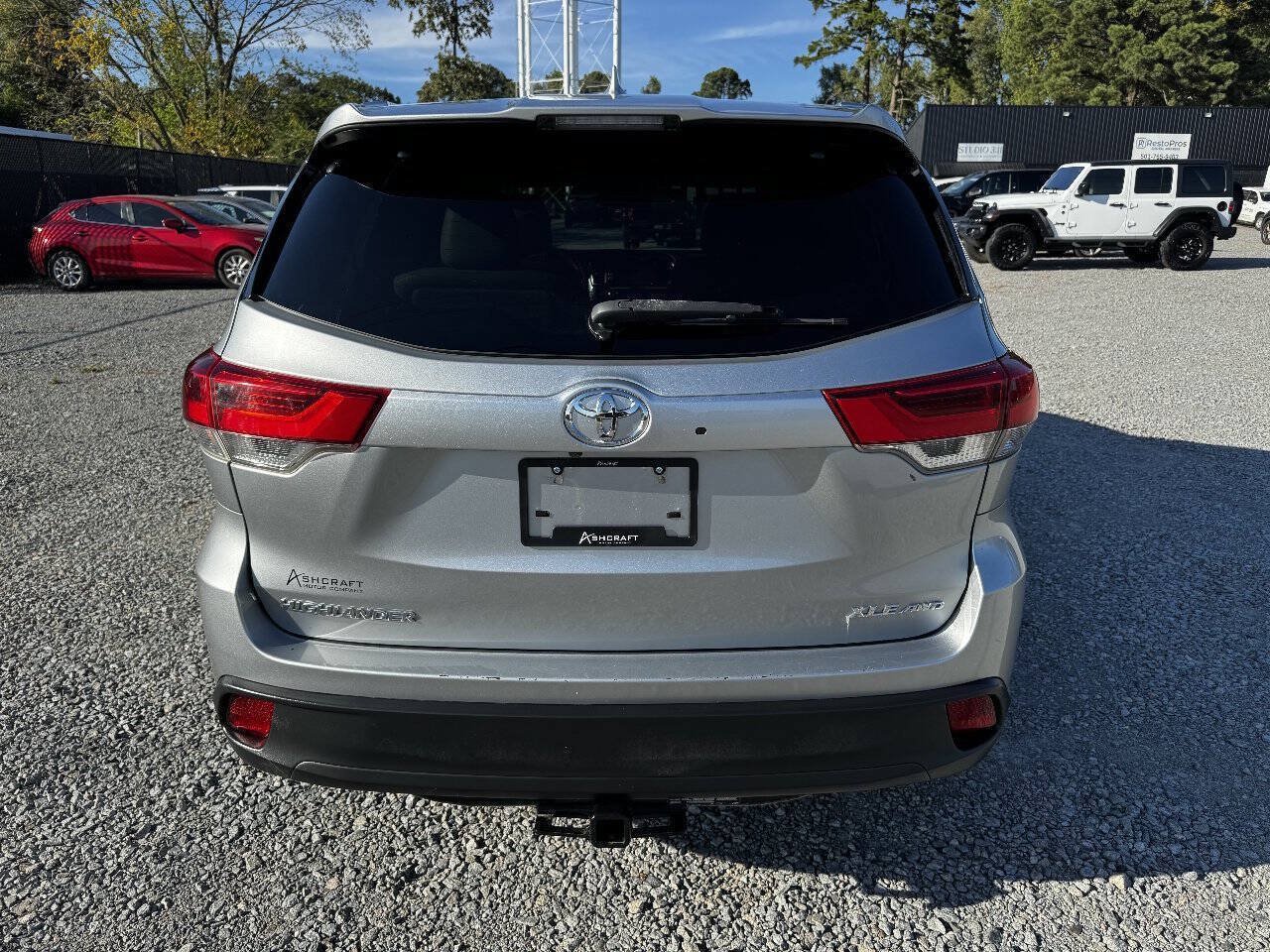 Used 2017 Toyota Highlander XLE AWD/4WD image 8