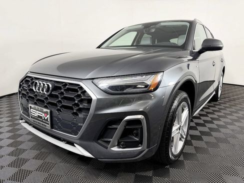 Used 2022 Audi Q5 e Prestige AWD/4WD image 3