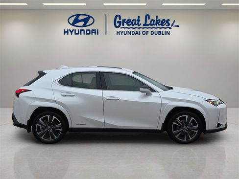 Used 2022 Lexus UX 250h w/ Premium Package image 6