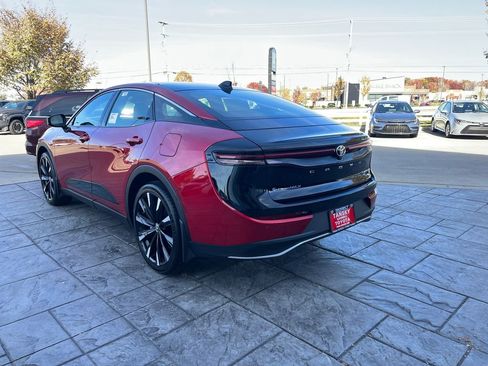 New 2026 Toyota Crown Platinum image 3