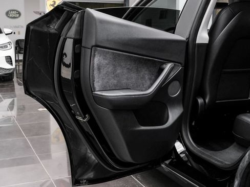 Used 2021 Tesla Model Y Long Range AWD/4WD image 46