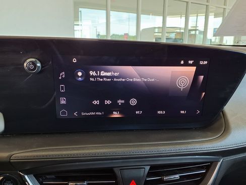 Used 2024 Buick Encore GX Sport Touring FWD image 27