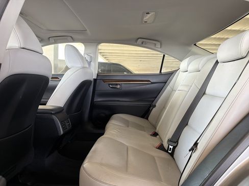 Used 2015 Lexus ES 350 w/ Luxury Package FWD image 10
