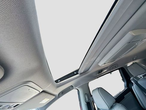Used 2023 Honda Odyssey Elite image 22