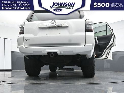 Used 2022 Toyota 4Runner SR5 AWD/4WD image 39