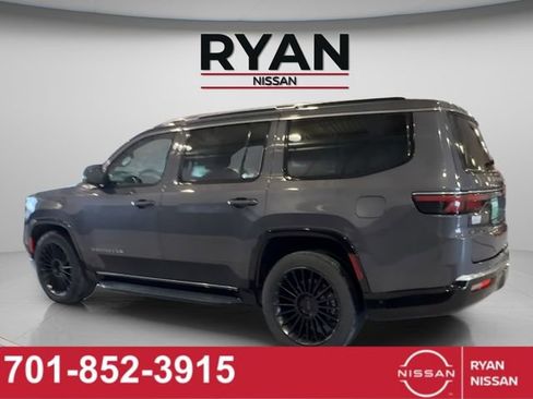 Used 2024 Jeep Wagoneer 4WD w/ Convenience Group I image 3