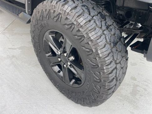 Used 2022 Jeep Wrangler Unlimited Sahara AWD/4WD image 3