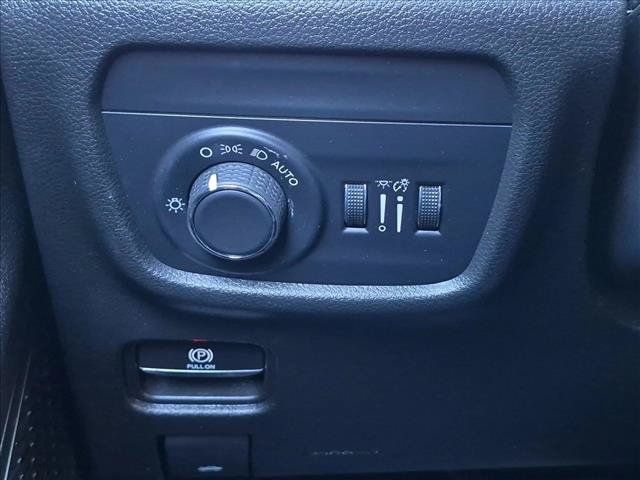 Used 2023 Jeep Grand Cherokee Altitude AWD/4WD image 18