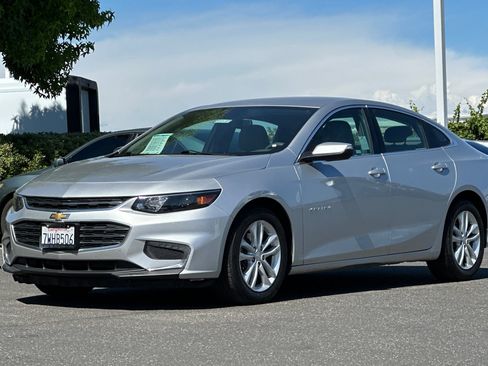 Used 2017 Chevrolet Malibu LT FWD image 8