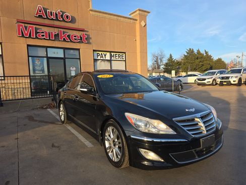 Used 2013 Hyundai Genesis 3.8 w/ Technology Pkg image 3